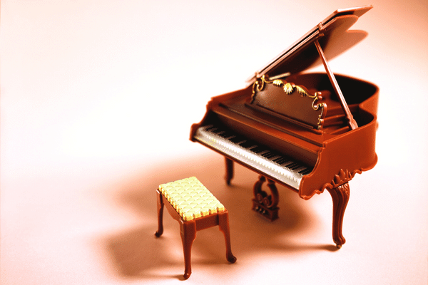 ピアノの置物